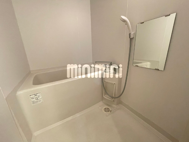 バス・シャワールーム　クローゼットと収納棚