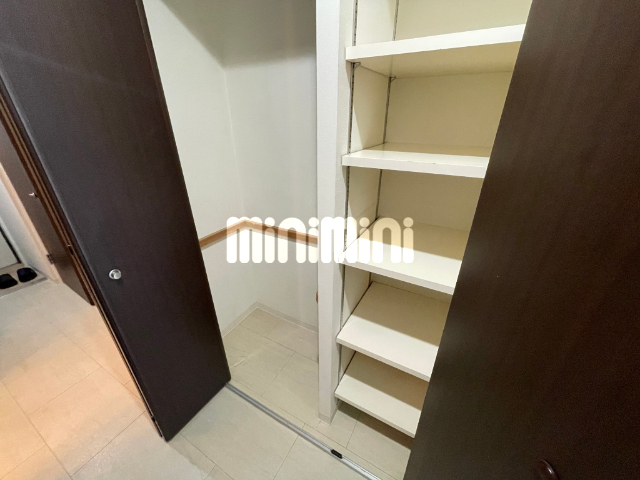 玄関　洗髪洗面化粧台・室内洗濯機置場