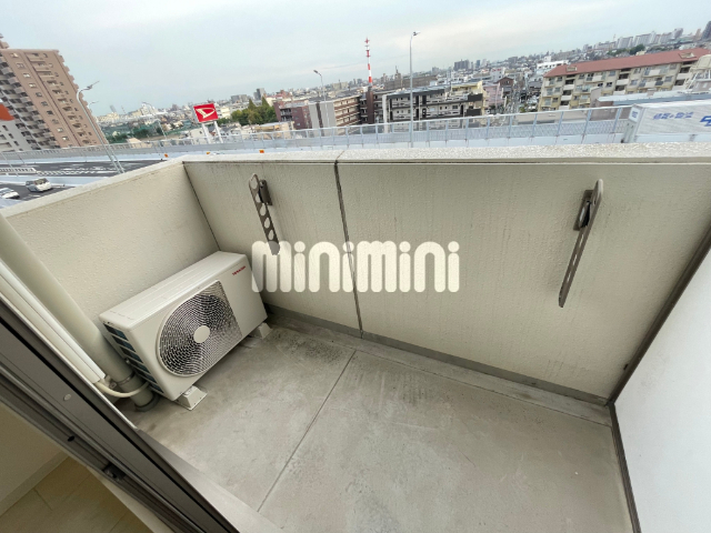 バルコニー　換気窓のあるキッチンです