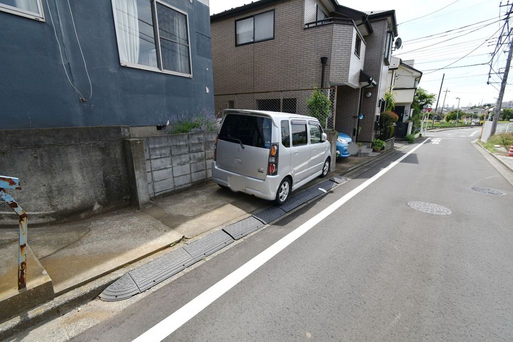 【田園コーポ3号棟の駐車場】