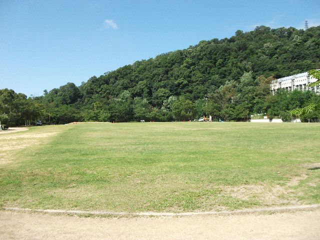 【神戸市灘区赤坂通のアパートの公園】