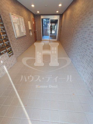 【戸田市本町のマンションのロビー】