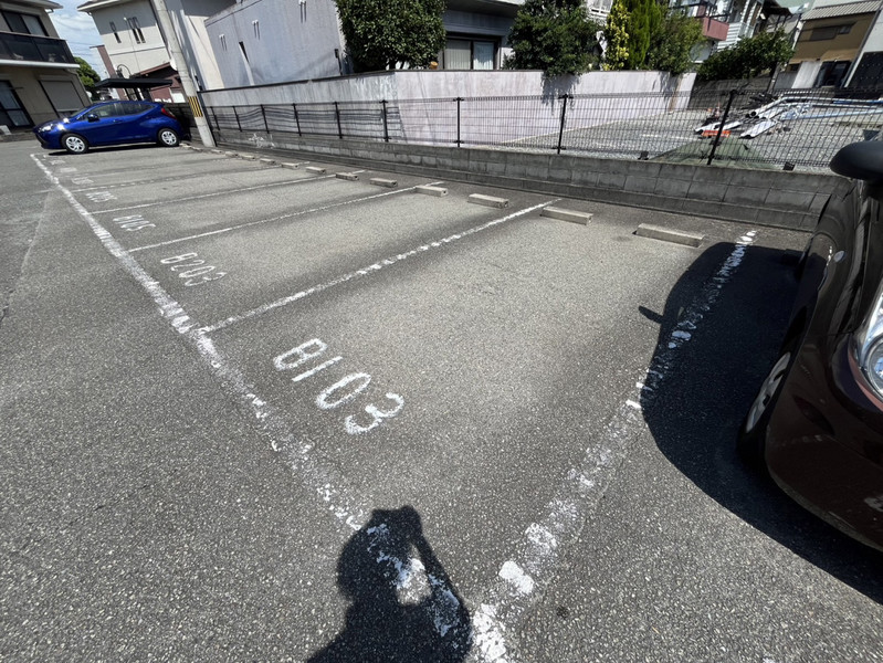 【ディアス東町ノ坪　B棟の駐車場】