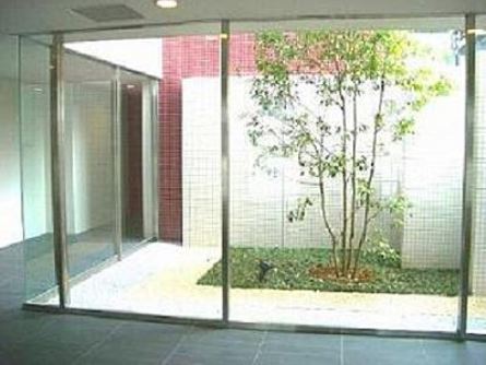 【世田谷区桜新町のマンションのロビー】