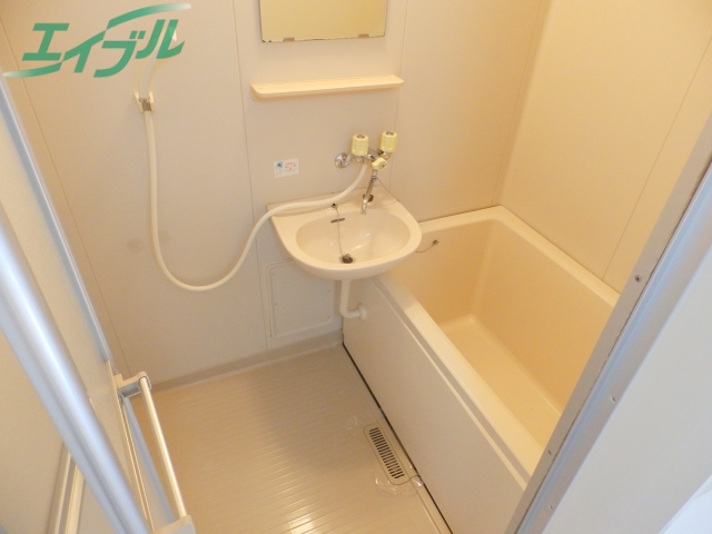 バス・シャワールーム　※同棟同型１０１の写真です