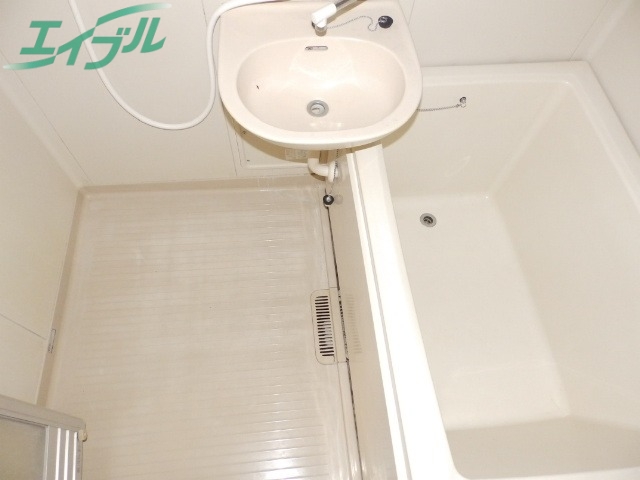 洗面設備　※同棟同型１０１の写真です