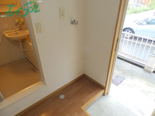 玄関　※同棟同型１０１の写真です