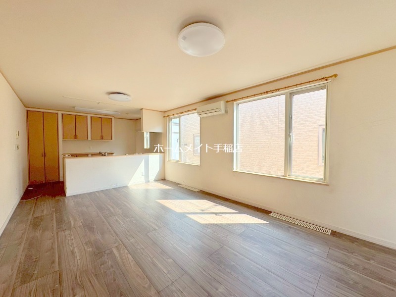 居室・リビング　明るく広々リビングスペース♪