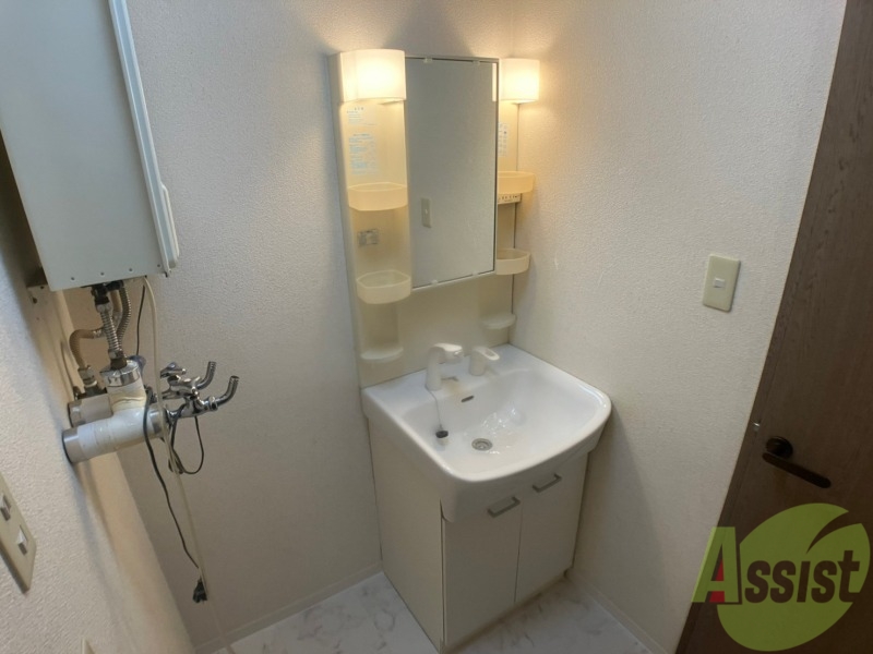 洗面設備　こちらに洗面台があります。朝の洗顔はこちらで。