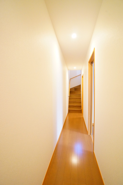 玄関　玄関から見た廊下です！