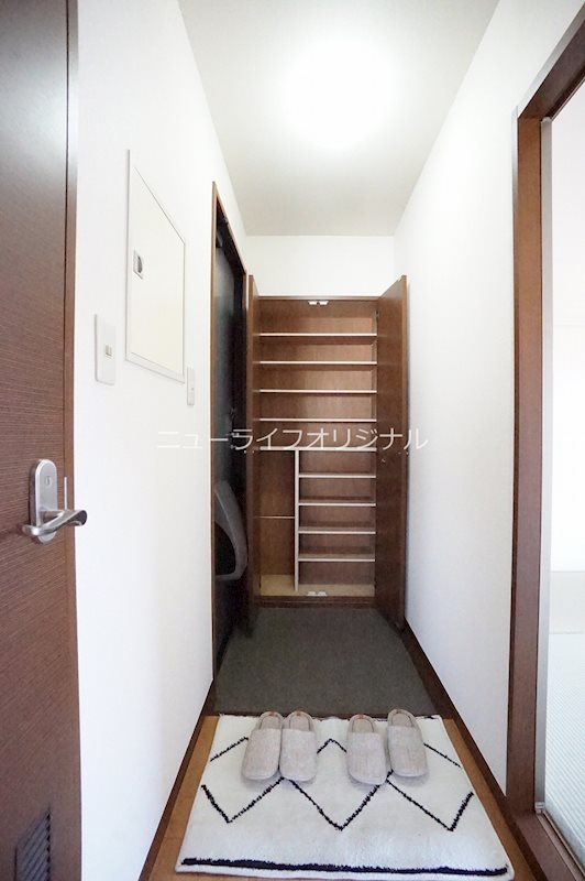 玄関　大型の玄関収納♪玄関まわりをすっきりと収納出来ます♪