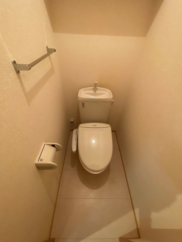 トイレ　※別のお部屋のお写真です。御参考までに。