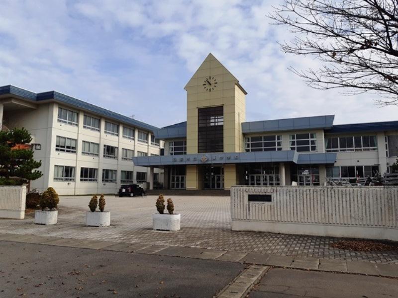 中学校　弘前市立東中学校（中学校）まで350m