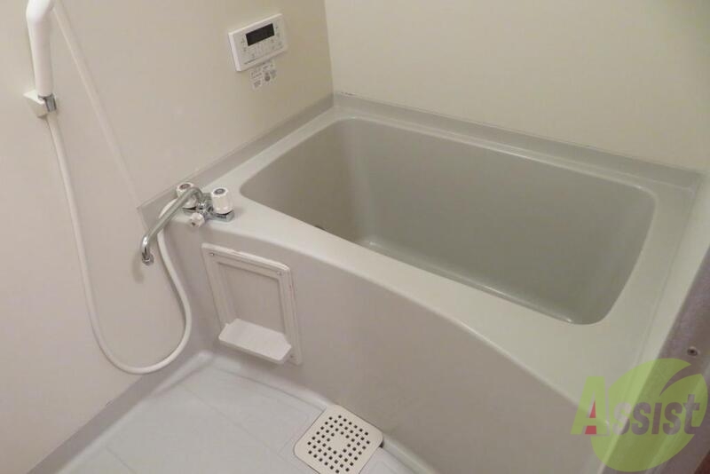 バス・シャワールーム　浴室はゆったり浸かれるサイズ感になっていますね。