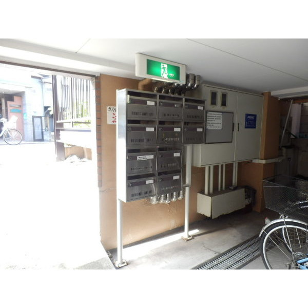 ロビー　メールボックス