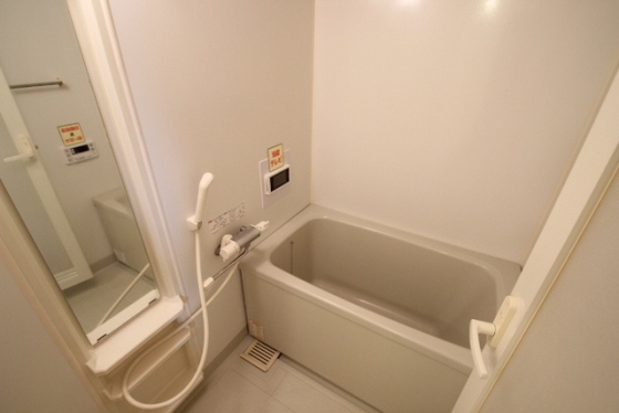 バス・シャワールーム　※別部屋の写真です