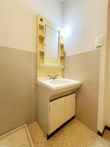 洗面設備　朝の支度にも助かる、独立の洗髪洗面化粧台