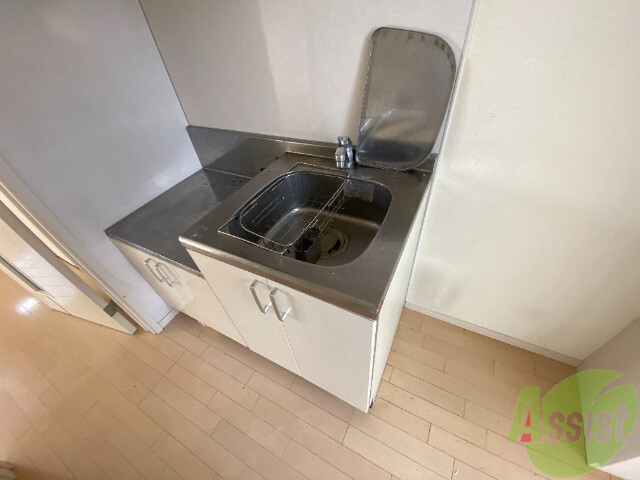 キッチン　キッチンはコンパクトですが使い勝手も良さそう。