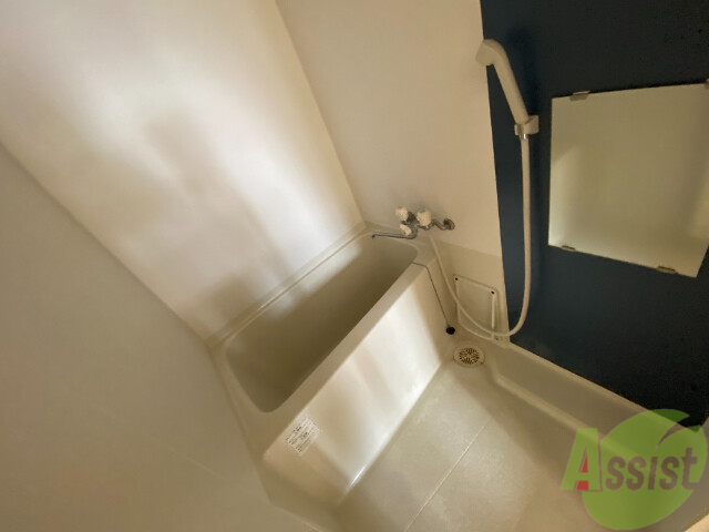 バス・シャワールーム　バスルームはしっかりありますね。洗い場もしっかりあります。