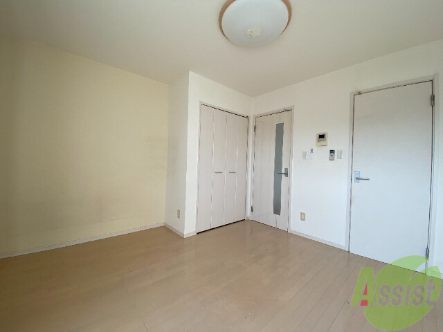 その他部屋・スペース　清潔感のある寝室でゆったり休んで下さい。