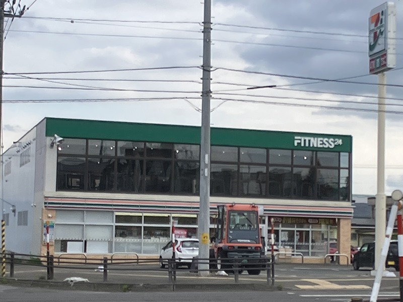 コンビニ　セブンイレブン 北見幸町店（コンビニ）まで408m