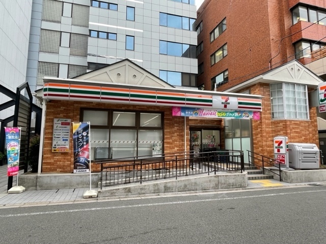 コンビニ　セブンイレブン（コンビニ）まで228m