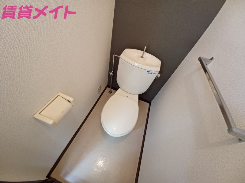 トイレ　同じ物件、別部屋の写真です