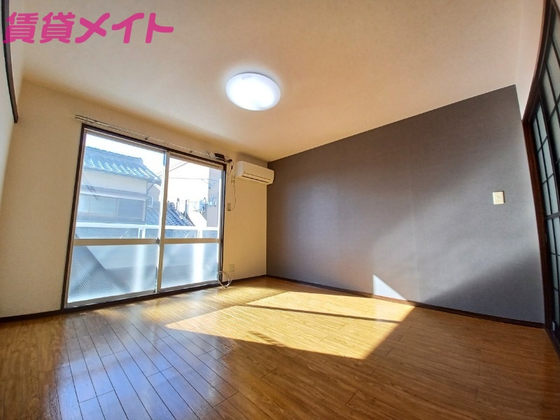 居室・リビング　同じ物件、別部屋の写真です