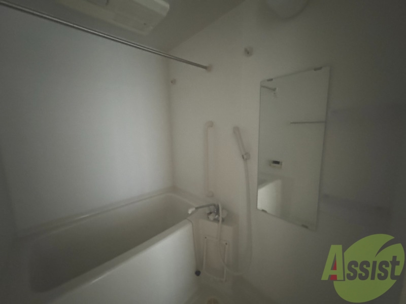 バス・シャワールーム　バスルームは十分な広さがあり、ゆっくりとくつろげそうですね。