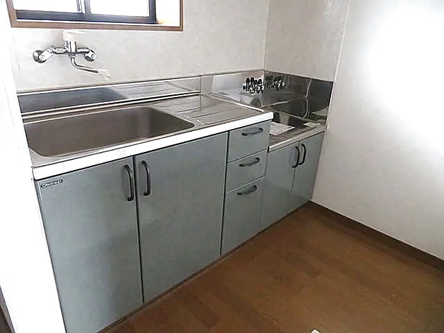 キッチン　【参考画像】別のお部屋の画像になります。