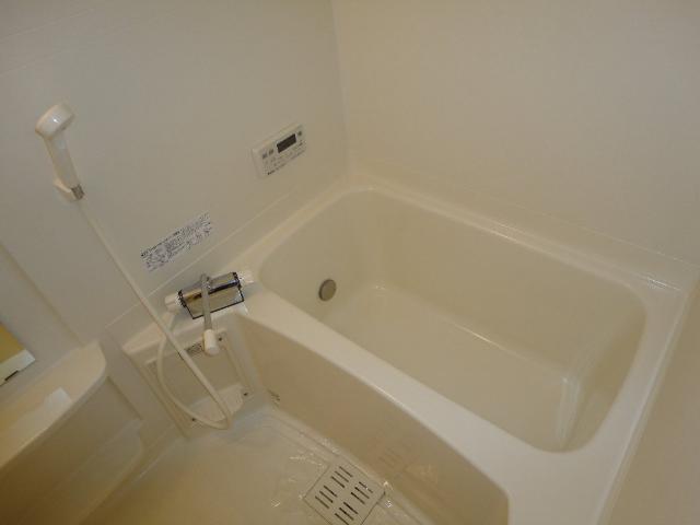 バス・シャワールーム　浴室乾燥付きで雨の日でも洗濯物が干せます☆