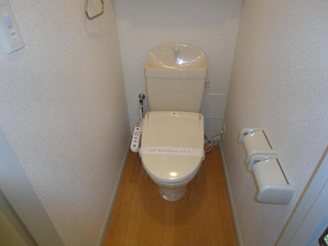 トイレ　温水洗浄便座つき！
