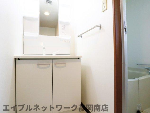 洗面設備　コンパクトで使いやすい洗面所