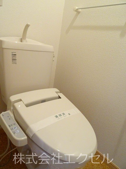 トイレ　ウォシュレット完備です。