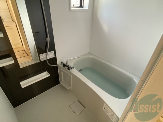 バス・シャワールーム　浴室は綺麗でゆったりとお過ごしいただけます。