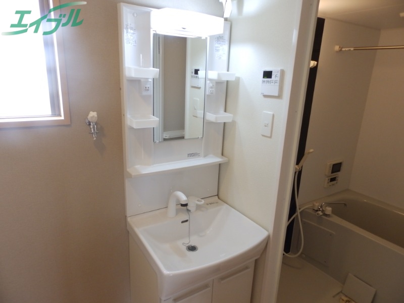 洗面設備　別部屋参考写真です