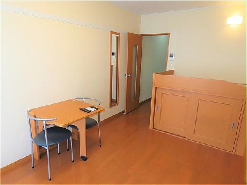 居室・リビング　ハイベッドタイプのお部屋です