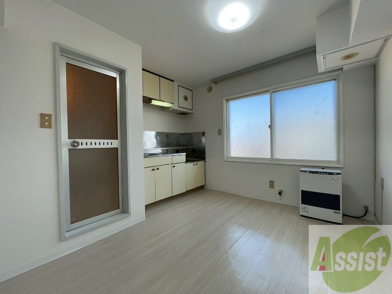 居室・リビング　リビングです。窓が大きくて明るいですね！