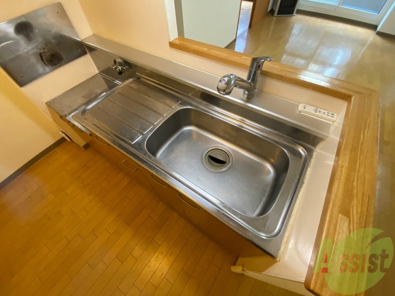 キッチン　洗い場が大きくて洗い物もしやすそうです。