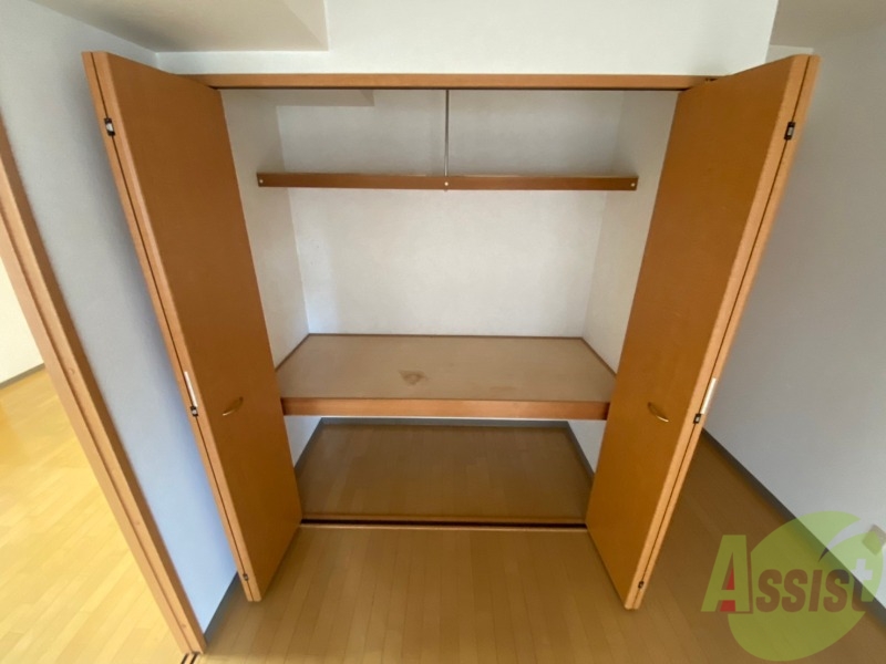 収納　寝室の収納です。部屋がすっきり片付きます。