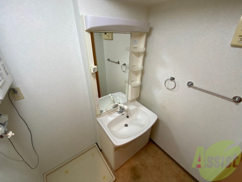 洗面設備　シャンプードレッサー。身支度はここでばっちりですね。