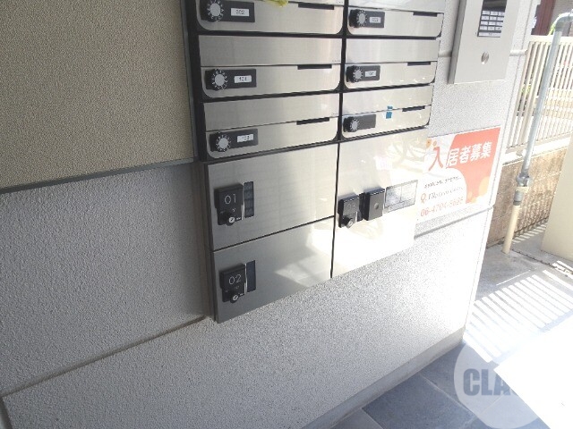 エントランス　留守中の荷物の受取は宅配ＢＯＸで♪