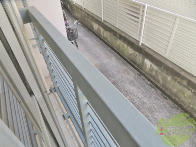 バルコニー　柵がございますので通常の１階より嬉しいですね。