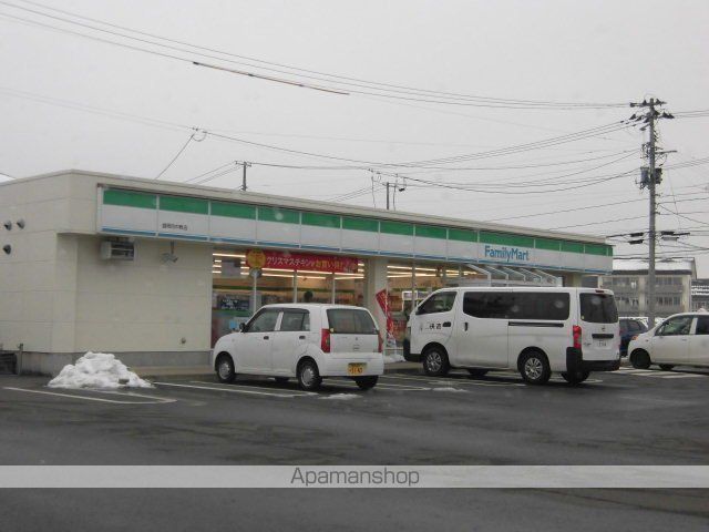 コンビニ　ファミリーマート（コンビニ）まで673m