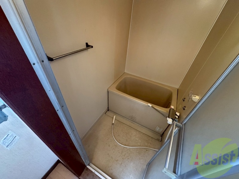 バス・シャワールーム　ユニットバスです。疲れを癒すのに欠かせませんね！