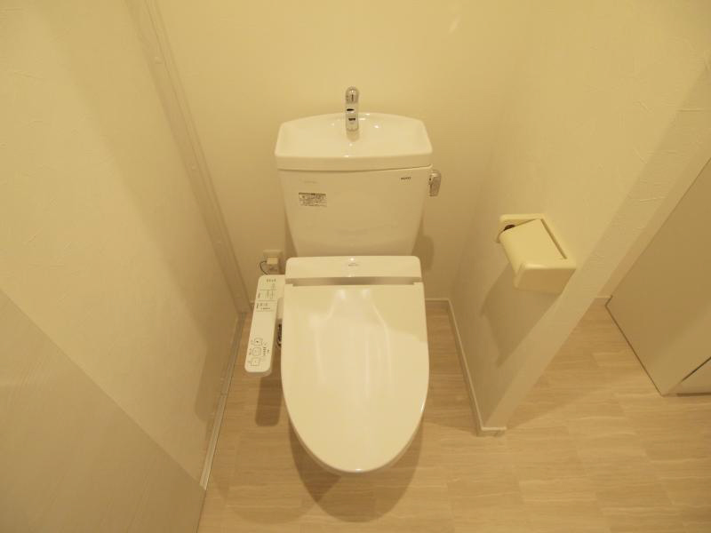 トイレ　温水洗浄便座