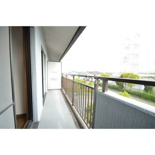 バルコニー　暖かな日差しのふりそそぐバルコニー