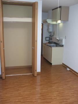 居室・リビング　室内