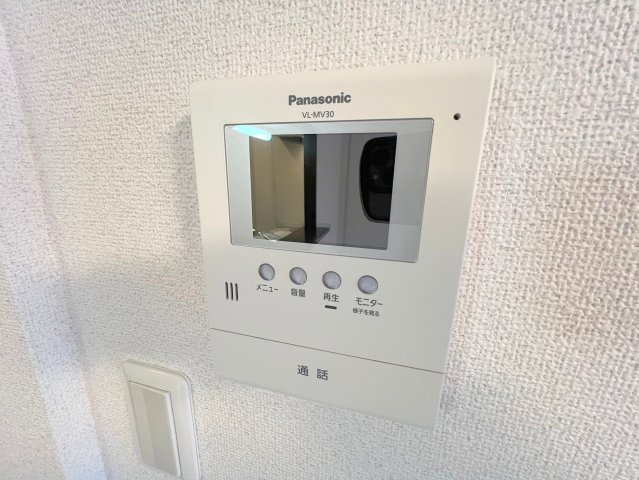 セキュリティ　TVモニターホンで来客が誰か確認してから開けて下さいね