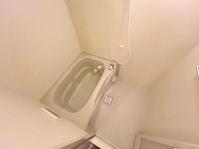 バス・シャワールーム　広めのお風呂は一日の疲れを癒してくれます。